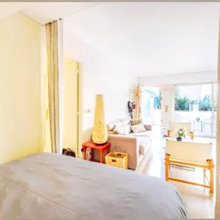 Rare In Cannes, Quiet For 4 People, Garden, Parking Appartement Cannes